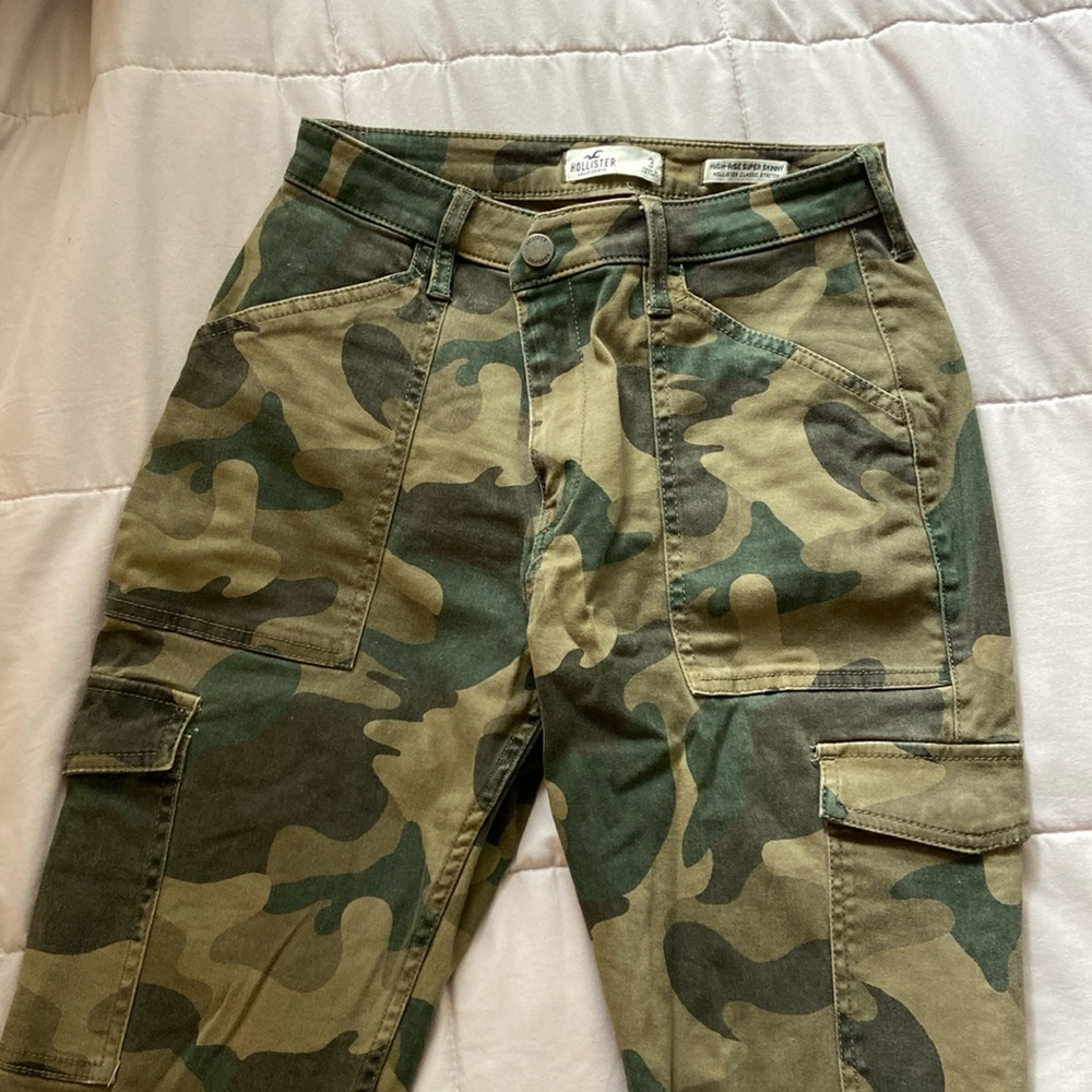 Womens hollister green camo pants